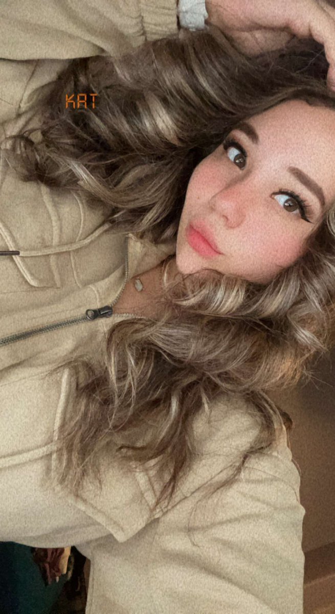 katteayeah's tweet photo. Here’s my profile pic but the full version 🤗 https://t.co/uAtucAw3P9