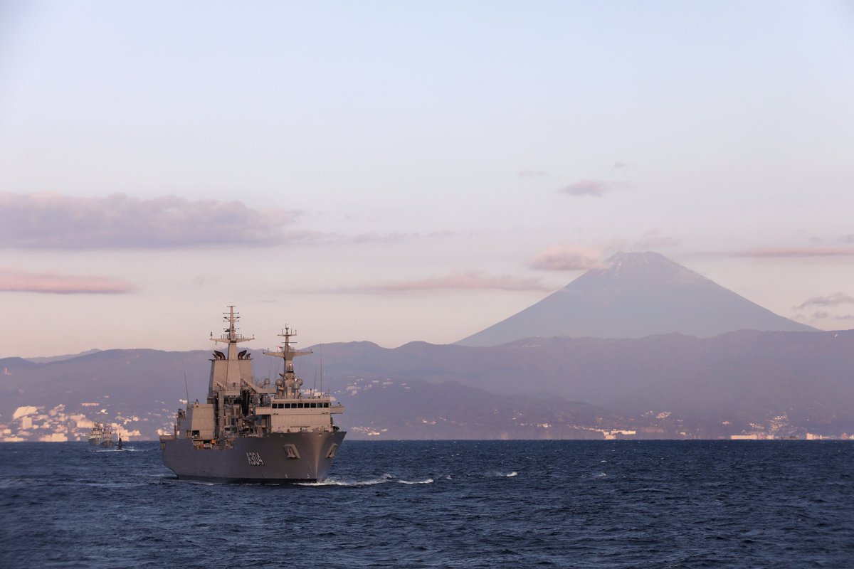 #HMASStalwart sails past Mt Fuji in preparation for the #InternationalFleetReview2022 off the coast of Yokosuka, Japan. 🗻🇯🇵

📸: LSIS Susan Mossop #AusNavy #YourADF #POTD @AustraliaInJPN
