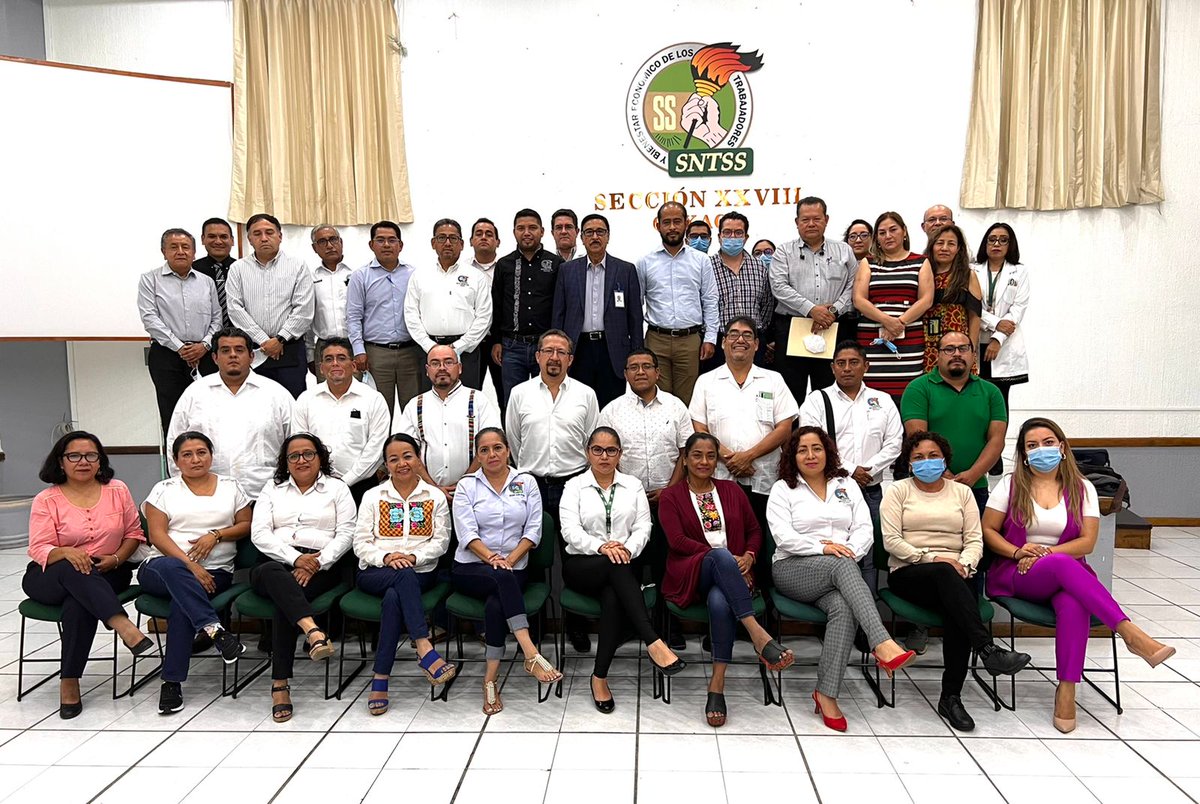 JulioMercadoCas's tweet photo. 📌En compañía de integrantes del nuevo #ComitéEjecutivo seccional del @sntssoaxaca, se presentó la “Estrategia Nacional para el Fortalecimiento de la Identidad Institucional y Sindical de trabajadores, Identidad IMSS”, deja tu huella para transformar al #IMSS.
#IdentidadIMSS https://t.co/UBOX1cqH6f