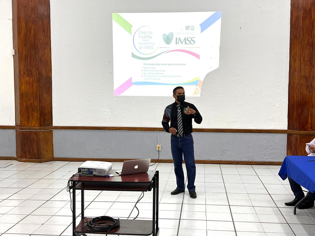 JulioMercadoCas's tweet photo. 📌En compañía de integrantes del nuevo #ComitéEjecutivo seccional del @sntssoaxaca, se presentó la “Estrategia Nacional para el Fortalecimiento de la Identidad Institucional y Sindical de trabajadores, Identidad IMSS”, deja tu huella para transformar al #IMSS.
#IdentidadIMSS https://t.co/UBOX1cqH6f