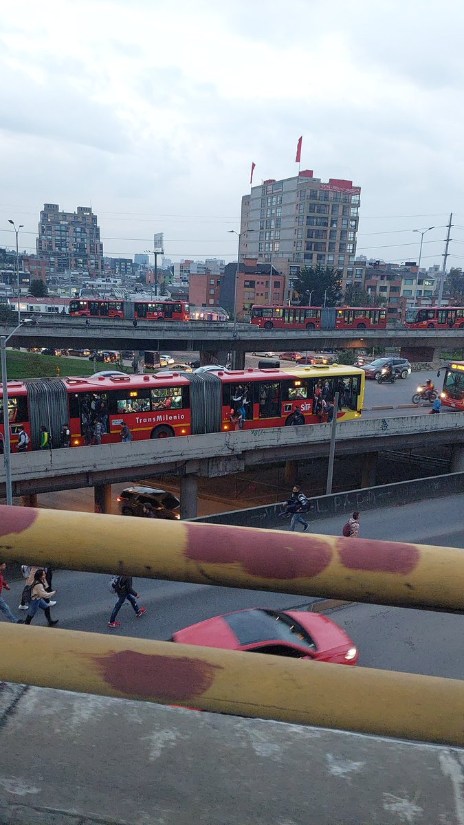 Chepelo's tweet image. Hoy @TransMilenio colapsado 🥲🥲