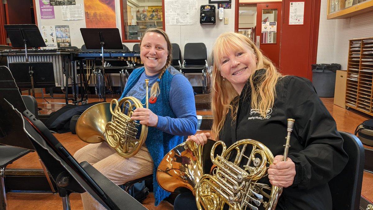 Meet the French horn section!  Karen and Alliszon look forward to blowing their horns on November 19 
hermannsupstairs.com//reservations&…
