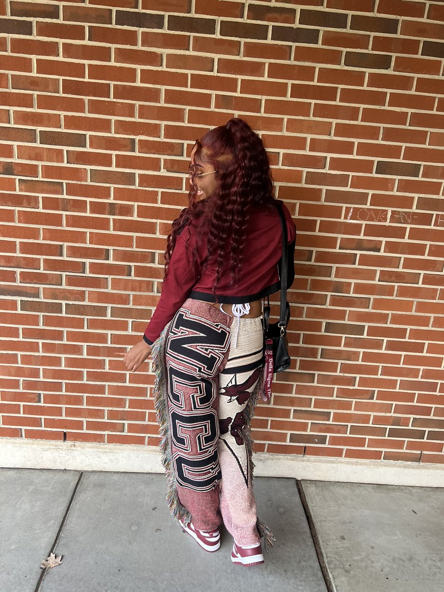 Keilaaaaa___'s tweet photo. Keeping your attention… undivided

#nccuhomecoming 🦅❤️ https://t.co/45jKc5VU3G