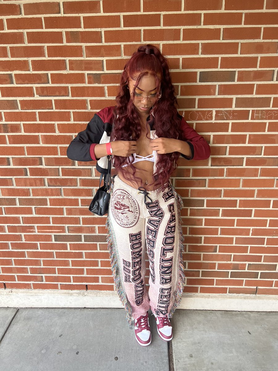 Keilaaaaa___'s tweet photo. Keeping your attention… undivided

#nccuhomecoming 🦅❤️ https://t.co/45jKc5VU3G