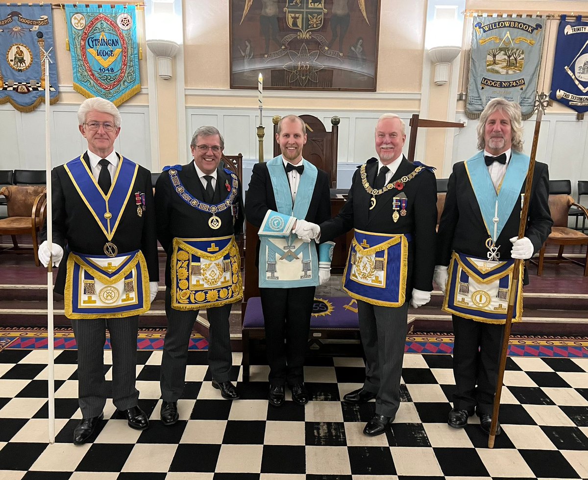 NHMasons's tweet photo. Excellent installation at Lodge of St Paul - new WM Bro Red Litchfield, with father Lodge DC WBro Phil Litchfield. @UGLE_GrandLodge https://t.co/AtCDfKcULO