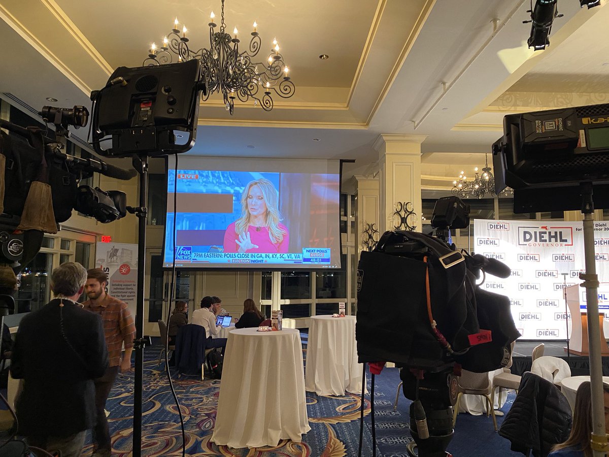 Things are warming up at the Diehl campaign headquarters, I’ll be here all night for <a href="/GBHNews/">GBH News</a>!

Other reporters are setting up, Fox News and WCVB are on in the background… 90 mins til polls close 🗳⏱👀