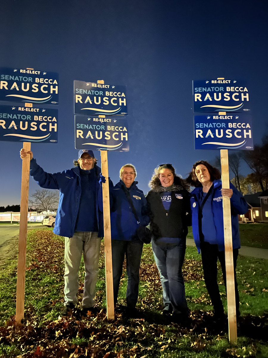 Becca_Rausch's tweet photo. Thank you @MassNurses for your incredible support today and every day throughout this race! #backBecca #mapoli https://t.co/1eMOGiLutD