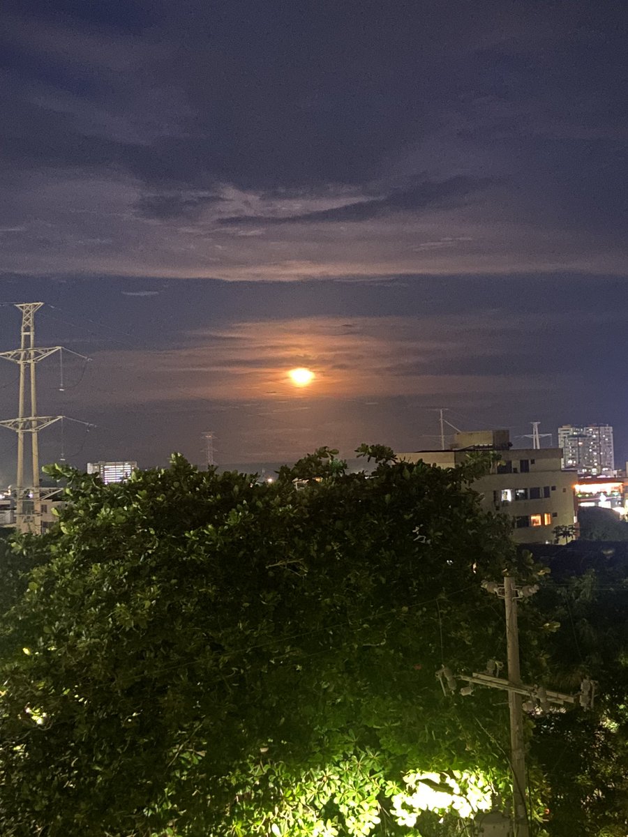 audrypertuz's tweet photo. El poema de luna barranquillera! https://t.co/xdT1rv8KjO