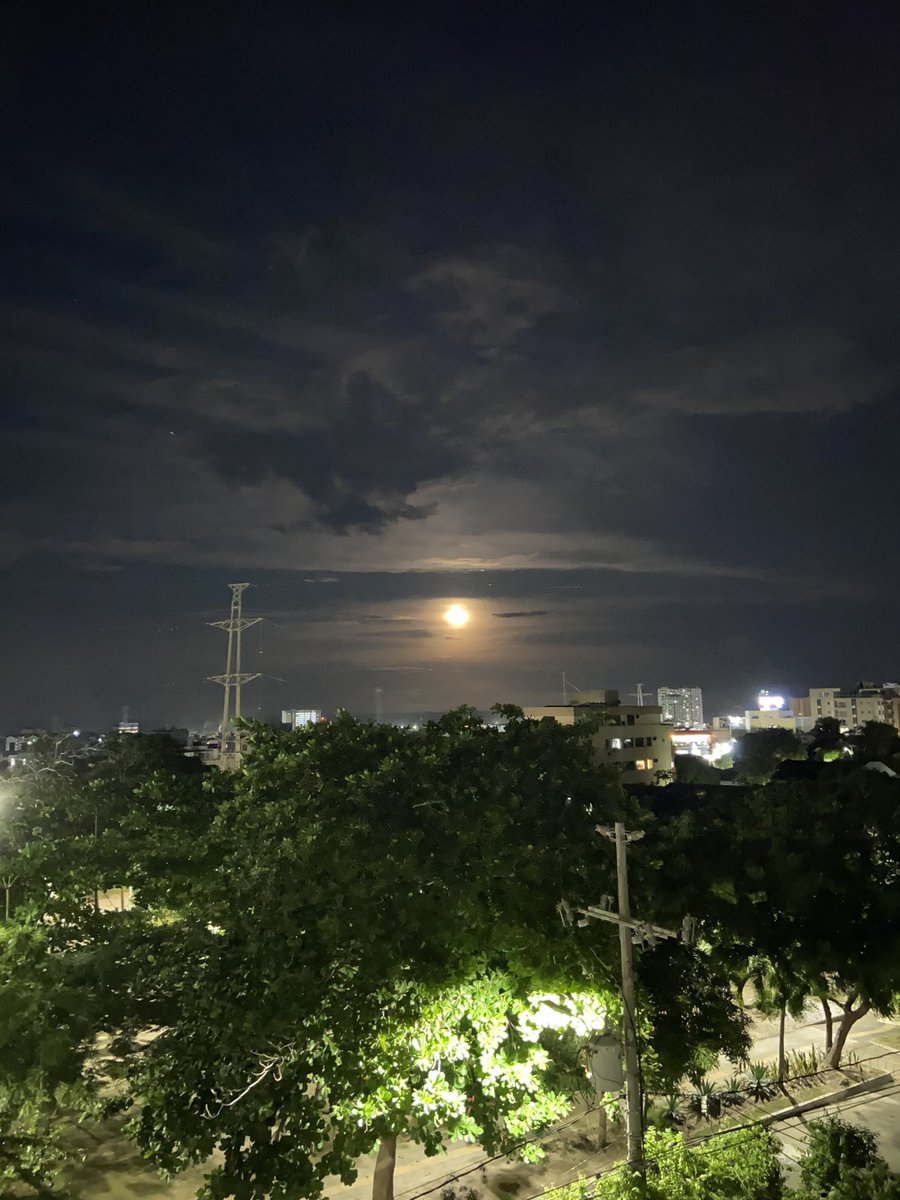 El poema de luna barranquillera!