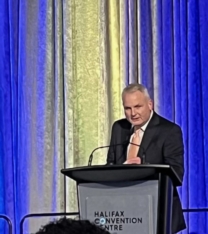 Orange_Store's tweet photo. Exciting evening @ConvenienceCan Annual Retail Convenience Awards Gala, with our CEO, David Button bringing opening remarks. Fabulous @theaceexpo event over the last few days! Very proud of our industry’s partnership with @MakeAWishCA!! #cstores https://t.co/4D03NsVfXz