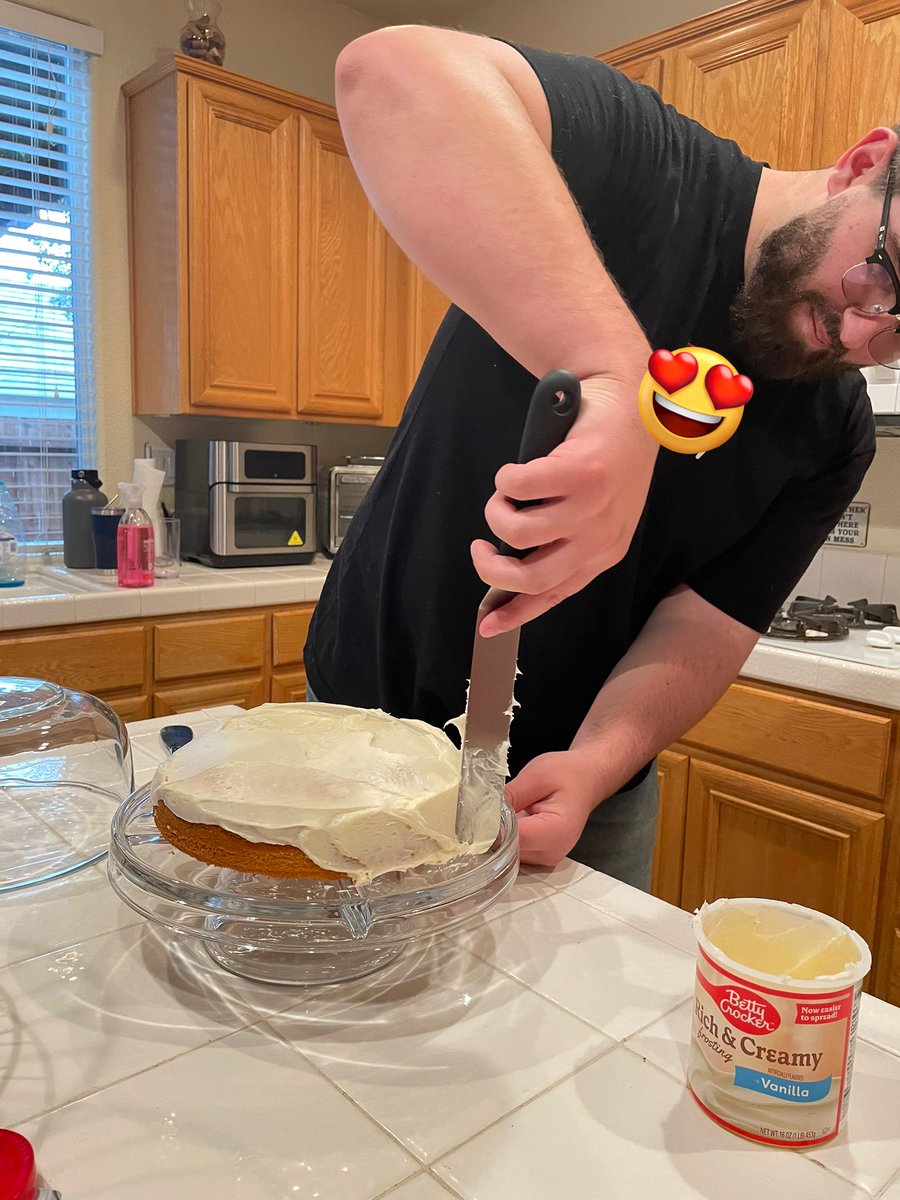 MercedesDawg's tweet photo. Because why NOT made a @SirDimetrious themed cake?! https://t.co/hS2EIz3W9C