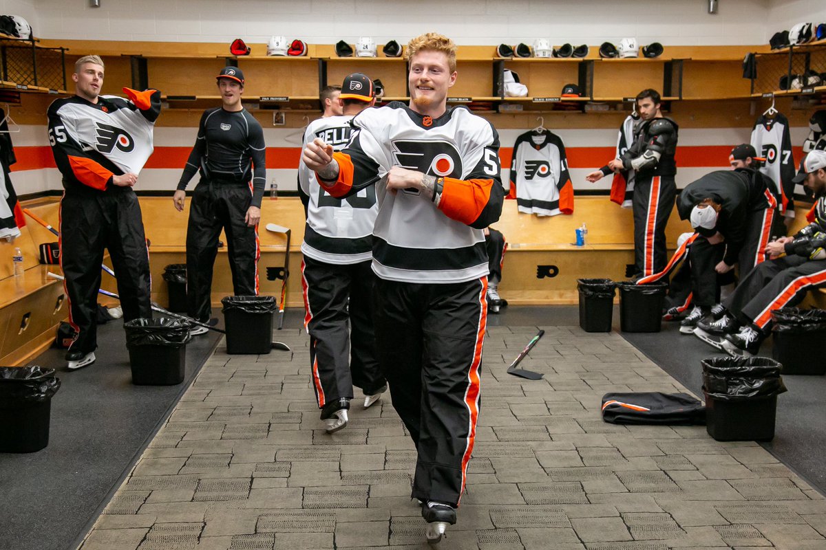 NHLFlyers's tweet photo. Old Time Hockey meets #ReverseRetro. https://t.co/mVwJB1Oynp