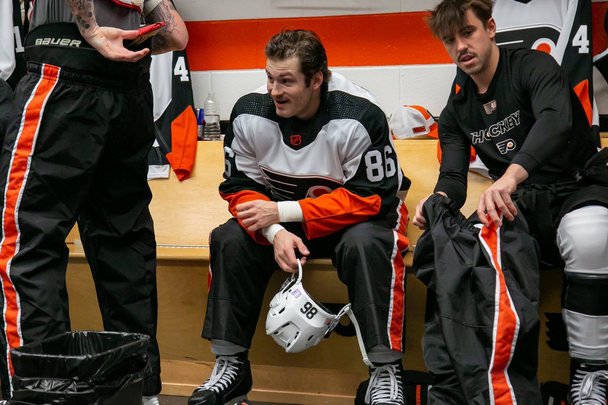 NHLFlyers's tweet photo. Old Time Hockey meets #ReverseRetro. https://t.co/mVwJB1Oynp
