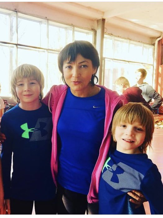 А сегодня старший сын Никита начал готовить документы для первичной постановки в военкомат. Запросили все бумаги из ФАУ ЦСКА - хочет попасть в ВДВ💪 Планирует закрыть кандидата в мастера спорта, чтобы точно не прогадать с срочной службой. #долуныиобратно