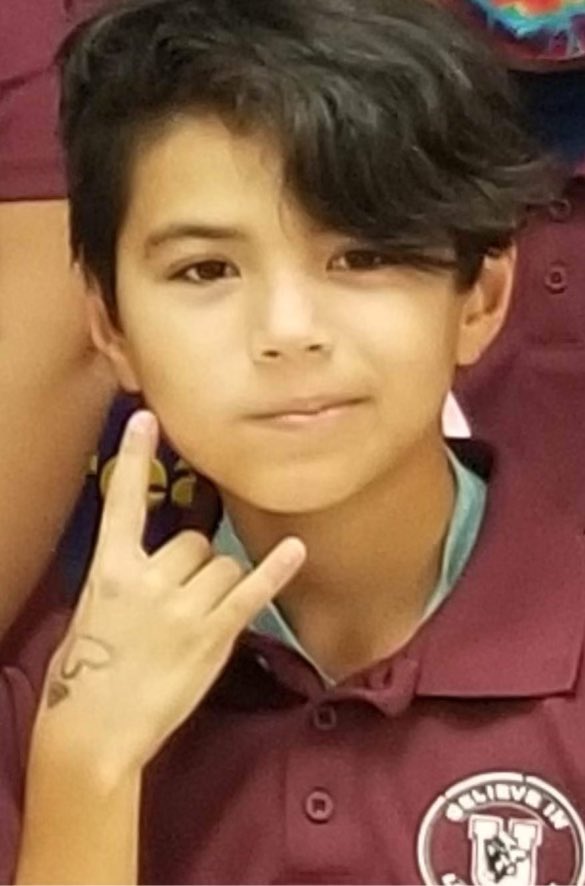 XtinaD81's tweet photo. There is still a little over an hour to make a difference. Uzi loves playing video games with his dad @BCross052422. I would have loved to have met him. @GregAbbott_TX had 4 years to have saved Uzi. Instead he made it easier to carry a gun. Vote for Uzi. Vote for @BetoORourke https://t.co/hz7tee6cxD