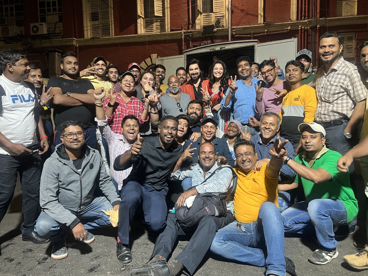 jeet30's tweet photo. And it’s a Wrap….Thanks to the entire cast &amp; crew… ❤️❤️❤️

#Chengiz 

⁦@susmita_cjee⁩ ⁦@rohitroy500⁩ #RajeshGanguly ⁦#ManasGanguly @ShatafFigar⁩ ⁦@JeetzFilmworks⁩ ⁦@GRASSROOTENT⁩ ⁦@gopalmadnani⁩ @amitjumrani⁩ https://t.co/Ot9A6hrd76