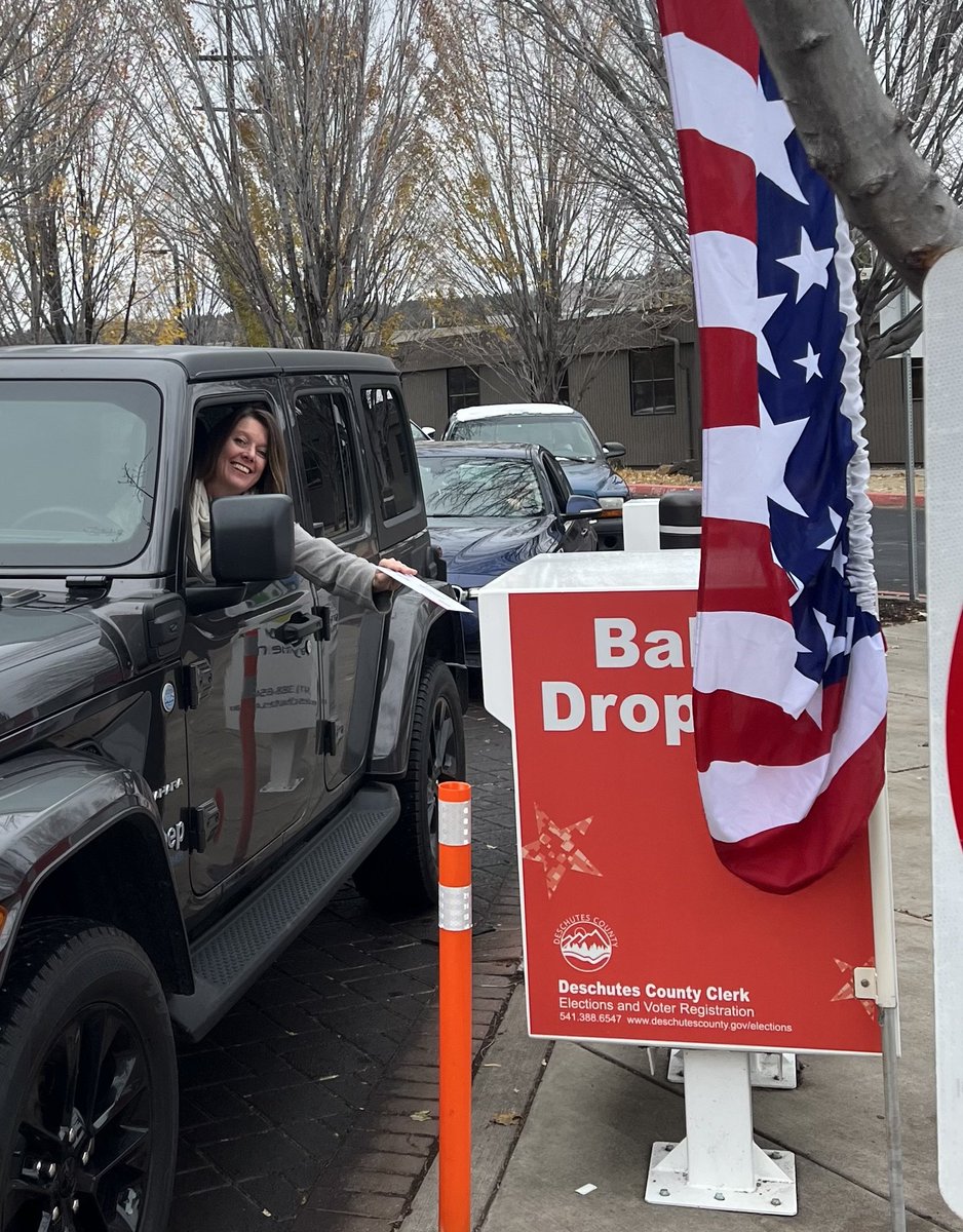 Vote for the change Oregon needs, and get your ballot turned in by 8:00p.m. today, we did! 

#orpol