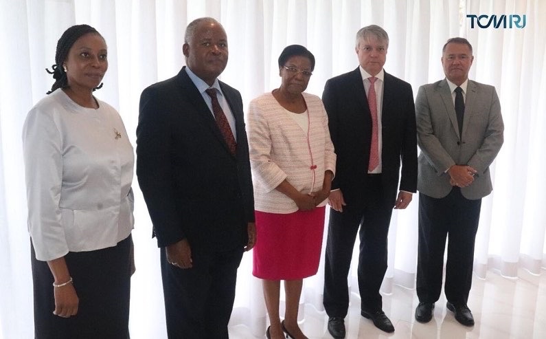 Tribunal de Contas do Município do Rio de Janeiro (@tcm_rj) on Twitter photo A presidente do Tribunal Administrativo de Moçambique, Lúcia do Amaral, e equipe visitaram nesta terça-feira, 8/11, o TCMRJ, para conhecer o Programa de Quantificação de Benefícios, desenvolvido pela Secretaria-Geral de Controle Externo. A presidente do Tribunal Administrativo de Moçambique, Lúcia do Amaral, e equipe visitaram nesta terça-feira, 8/11, o TCMRJ, para conhecer o Programa de Quantificação de Benefícios, desenvolvido pela Secretaria-Geral de Controle Externo.