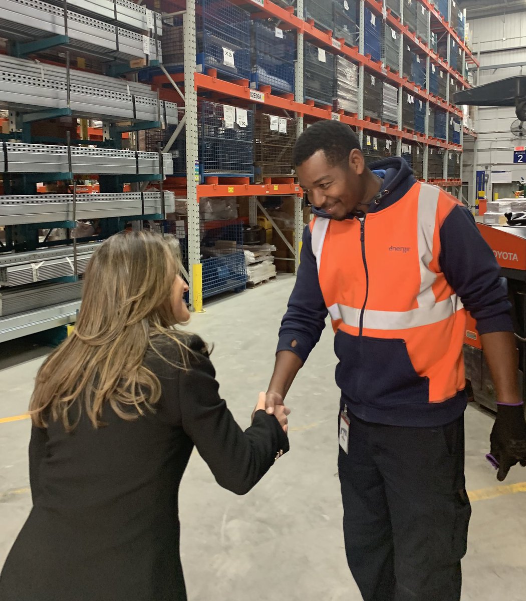 cafreeland's tweet image. Energy workers, like the ones I met today in Montreal, power businesses and homes from coast to coast to coast. By investing in them and the Canada we are all so proud of today, we can build an even stronger economy for the future.