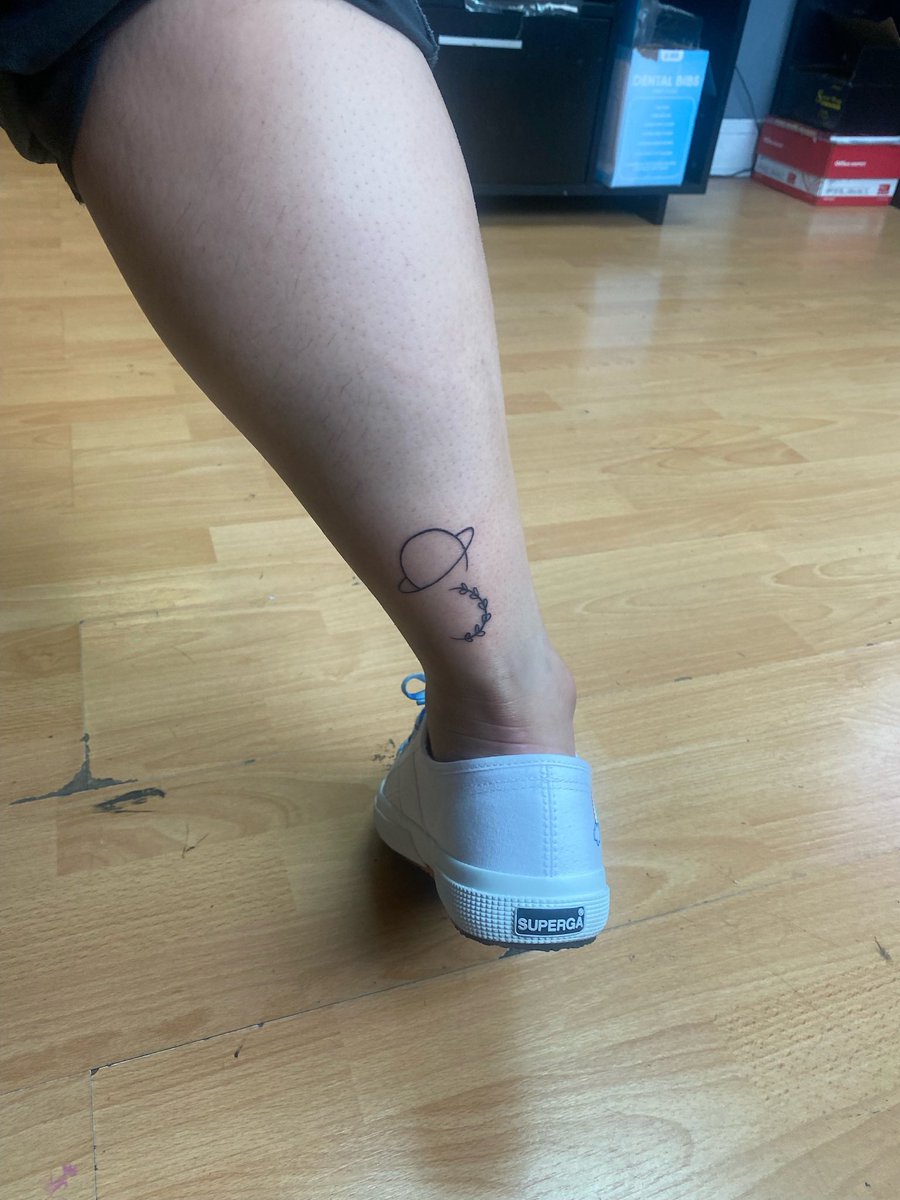 CynPlicity's tweet photo. My sister and I got “moon and Saturns” from Seven https://t.co/lwOxtcTxtW