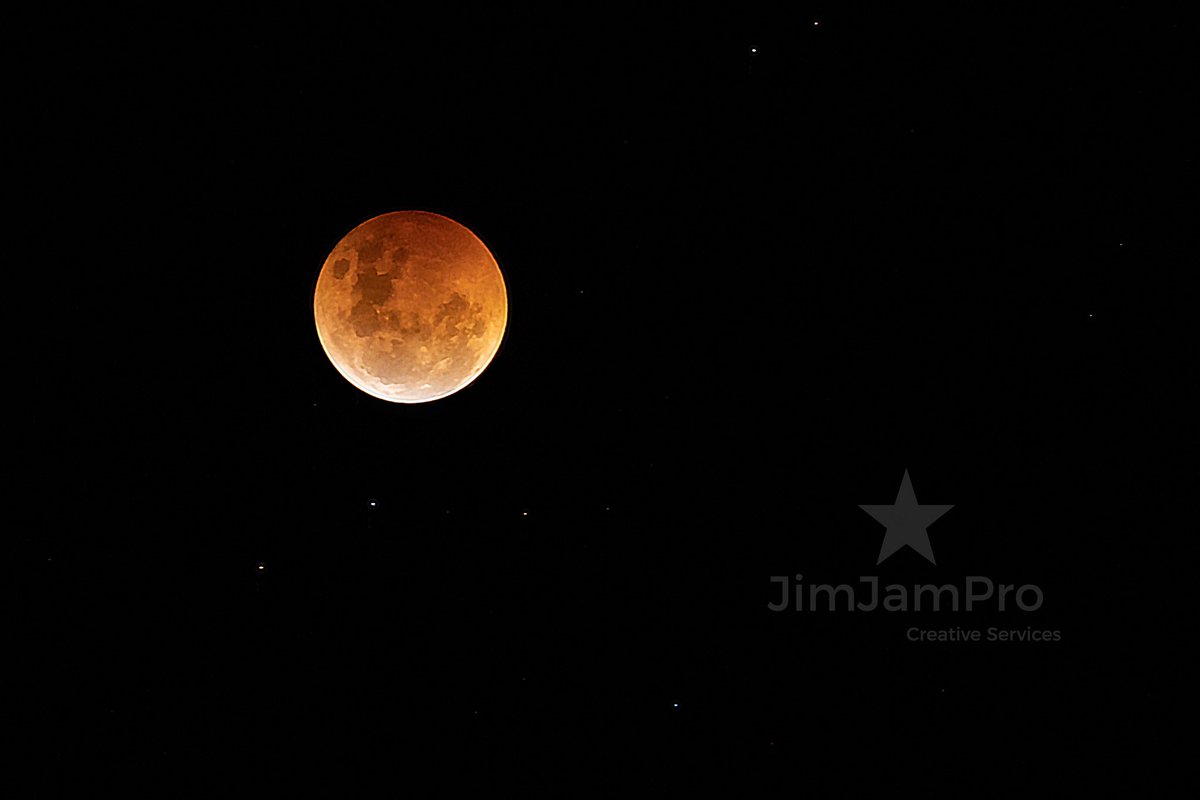 JIMJAMPROau's tweet photo. Blood Moon over Australia 08_11_2022 
#EclipseLunar #eclipse #fullmoon #BloodMoon #photography https://t.co/TBQqu0uMZh https://t.co/ryE8sjUJ06