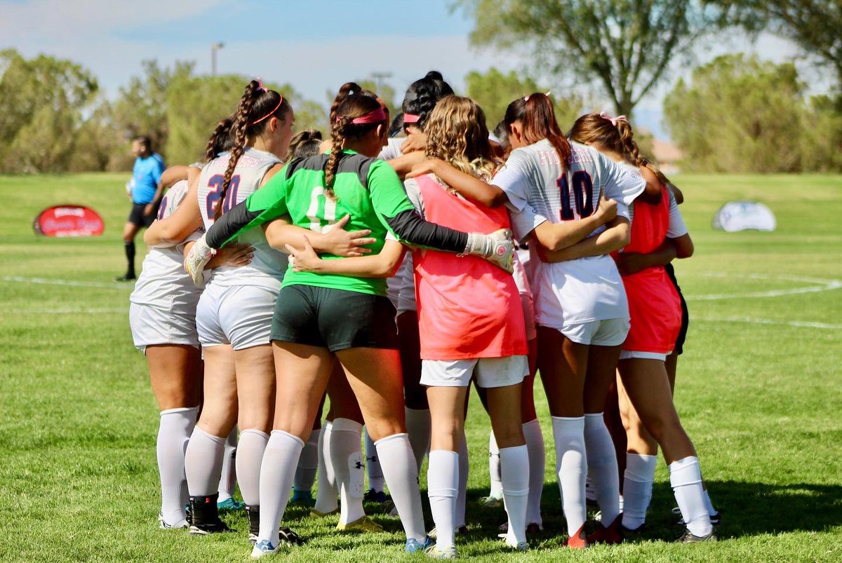 CoconDiego's tweet photo. 𝟐𝟎𝟐𝟐 𝐒𝐞𝐚𝐬𝐨𝐧 extremely proud of the work these women put into their sport and program, in the classroom, and growing as human beings. Seniors, 𝐓𝐇𝐀𝐍𝐊 𝐘𝐎𝐔!⁣
⁣
Underclassmen, we get a quick break, then back to work ⚽️
⁣
#𝐟𝐚𝐦𝐢𝐥𝐲 #𝐲𝐞𝐚𝐫𝟖 #𝐧𝐞𝐞𝐫𝐬𝐮p https://t.co/sBM2mGKiTN