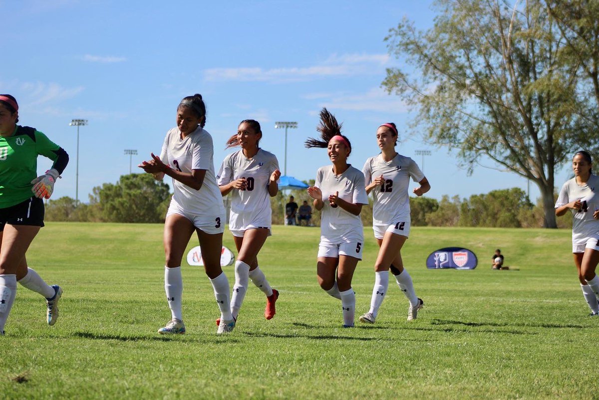 CoconDiego's tweet photo. 𝟐𝟎𝟐𝟐 𝐒𝐞𝐚𝐬𝐨𝐧 extremely proud of the work these women put into their sport and program, in the classroom, and growing as human beings. Seniors, 𝐓𝐇𝐀𝐍𝐊 𝐘𝐎𝐔!⁣
⁣
Underclassmen, we get a quick break, then back to work ⚽️
⁣
#𝐟𝐚𝐦𝐢𝐥𝐲 #𝐲𝐞𝐚𝐫𝟖 #𝐧𝐞𝐞𝐫𝐬𝐮p https://t.co/sBM2mGKiTN