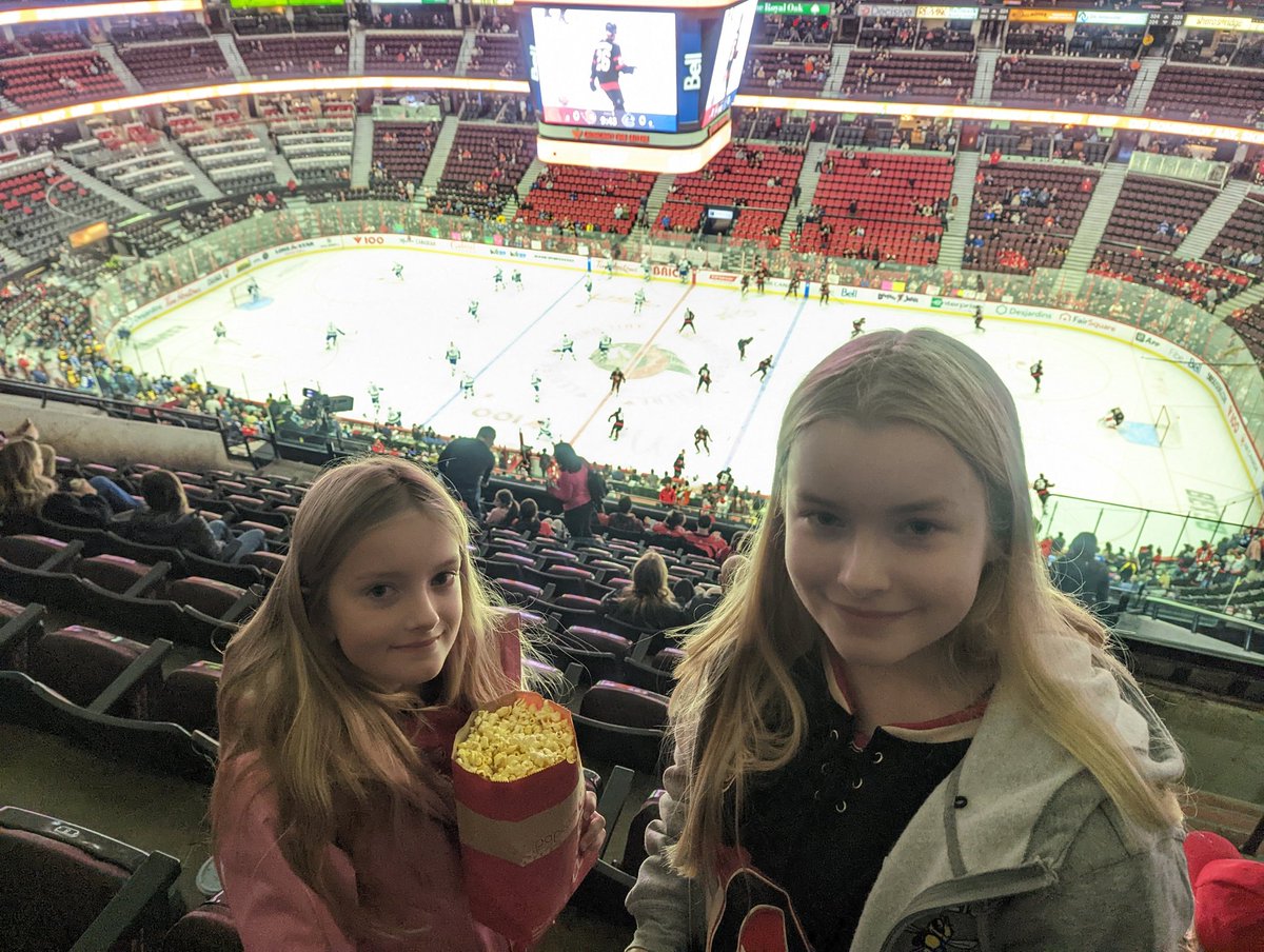 daiglep's tweet photo. Thanks for the tickets @VancityReynolds .  Hope you find that Sugar daddy!  😁 https://t.co/c20Eqt0FVp