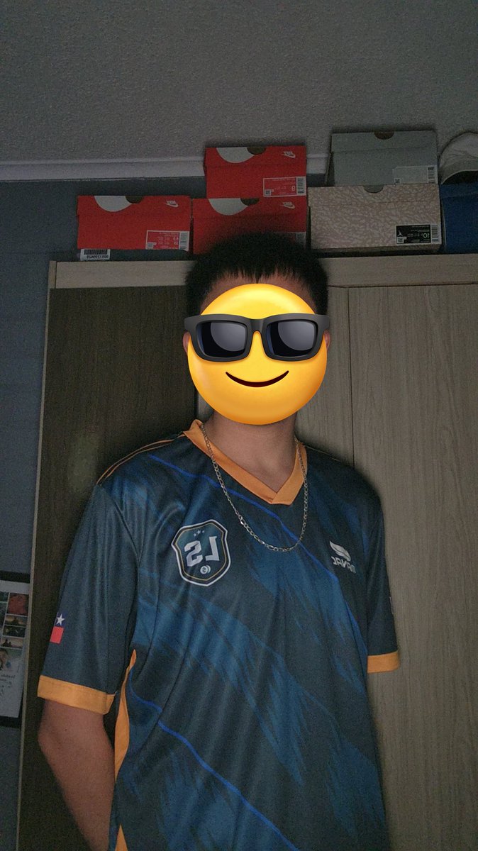 Bueno quería comenzar dando las gracias a <a href="/kevincito_CR/">Kevincito</a> quien fue el que me regalo la camiseta❤️ y agradecer a la <a href="/LadronesSquad/">Ladrones Squad 🏆</a> por hacerme parte de su equipo y de su comunidad, he conocido a grandes personas gracias a la Ls que ahora son mis amigos y gracias por la oportunidad.