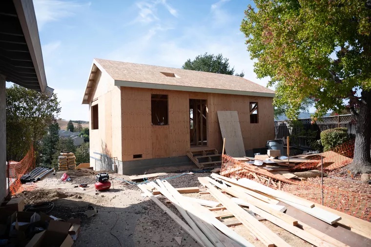 CottageADUs's tweet photo. Wondering about the ADU construction timeline? Should you go with an ADU provider with expertise like Cottage, your custom ADU timeline will look like the following:
▶️ ADU Design &amp; Development: 1 - 2 months 
▶️ ADU Permitting: 3 - 4 months
▶️ ADU Construction: 4 - 5 months https://t.co/SqsPb24IWd