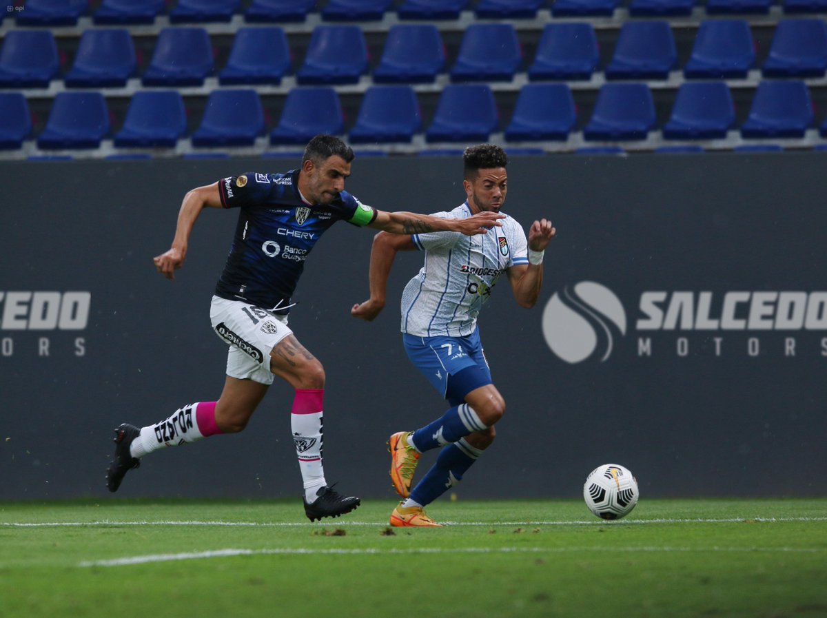 eldiarioec's tweet photo. #FinalCopaEcuador | ⚽ ¡EN JUEGO! ⚽
#Independiente vs. #9DeOctubre
https://t.co/xcc1PkEAGh https://t.co/r5yHqSSo3M