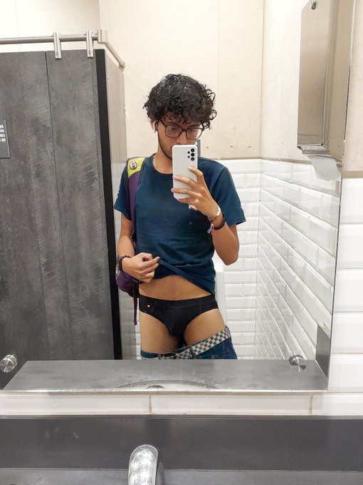 1 pic. Someone should clean this mirror

#twink #jockstrap #ass #gay https://t.co/2nlOYGMuuV