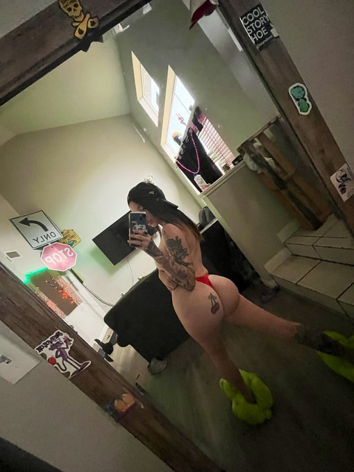 Rt if youd fuck my ass ? https://t.co/unWMQfiIPT