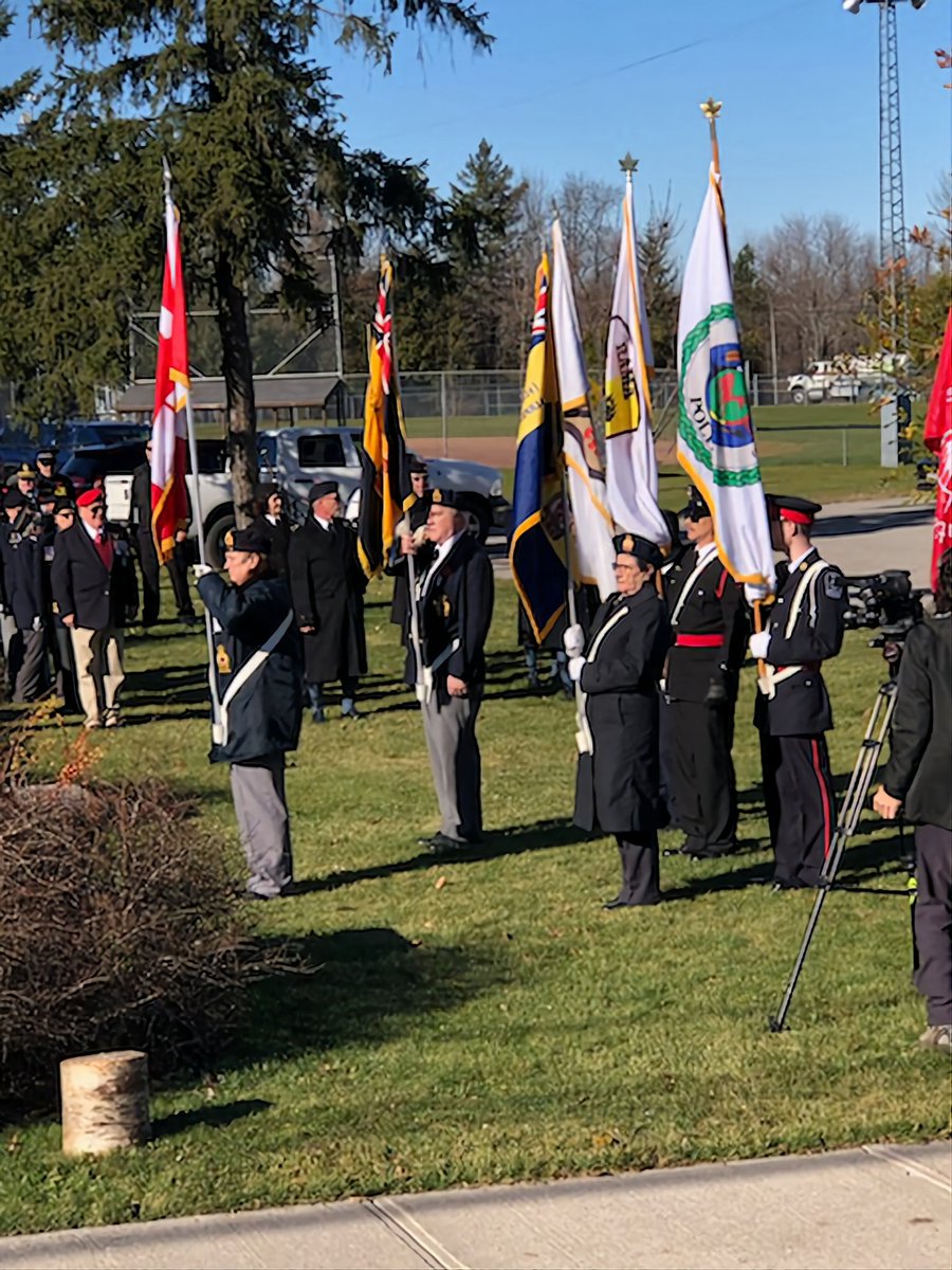 Rama_Police's tweet photo. November 8th is National Aboriginal Veterans Day. Today our members participated in Rama to honour our past Indigenous Veteran's. https://t.co/kSozo8aD4t