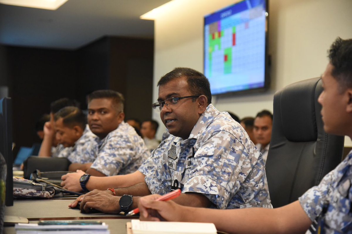 Satu tujuan.

Taklimat pelayaran #BorneoWar Siri 8/22 beri pendedahan dan input berkaitan kpd kesemua aset terlibat. Siri latihan yg bertujuan mengekalkan kompetensi warga #ArmadaTimur terus dilaksanakan agar tahap kecekapan terus dipertingkat. 

#NavyNews
#Kesiagaan