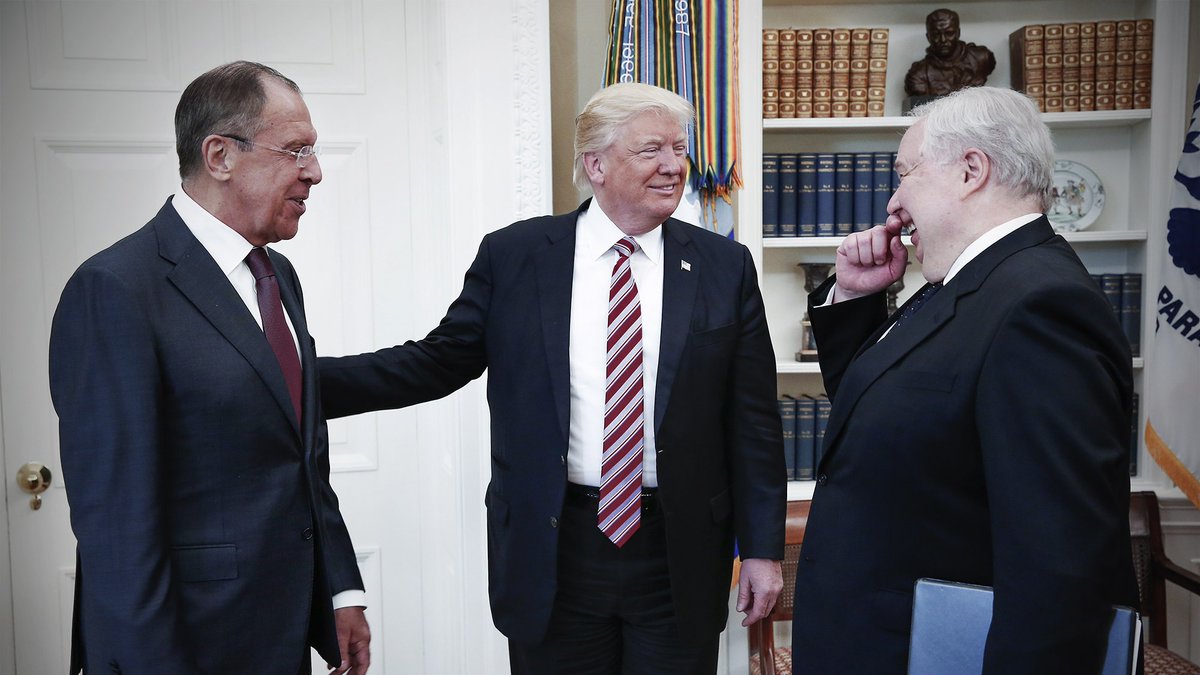 Gettunoiu's tweet photo. It's quite simple looking to #Midterms2022 from Europe.
You support America, you #VoteBlueToSaveDemocracy. You don't and want America to be a dictatorship like Russia and China, you #VoteRedToKillDemocracy.
#ElectionDay , will democracy and freedom stay of go away? You choose. https://t.co/eFycUHIWhb