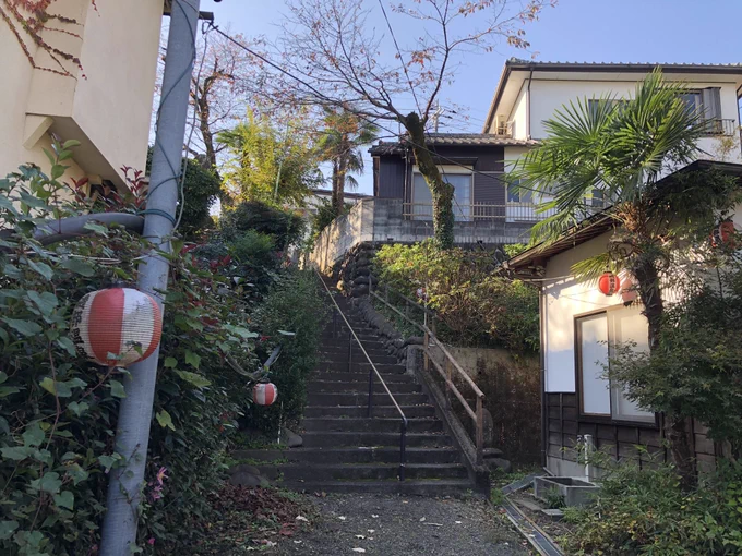 昨日は真っ暗だったので、ザ ・不気味でそれも良かったが
いいじゃないか、こう言うのでいいんだよ、こう言うので 