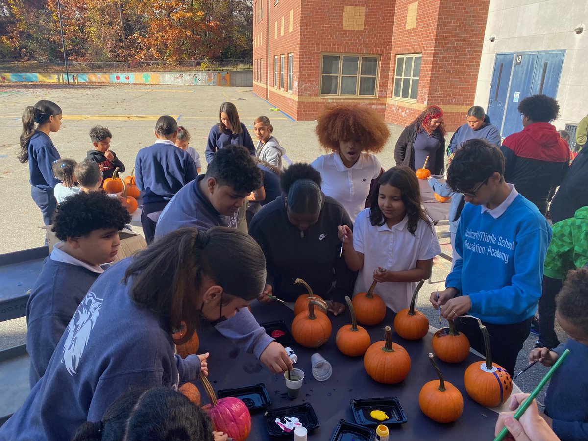 MiddleGuilmette's tweet photo. GMS would like to give a special thanks to @groundcarema for donating pumpkins to our students last week! Eighty students across all grade levels worked together to create beautiful pumpkins that can be seen throughout the school! https://t.co/DkjcrDA1gd