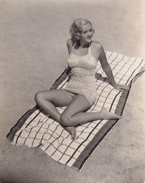FilmTVLegends's tweet photo. Excited to share the latest addition to my #etsy shop: Classic Hollywood Pin-Up Models and Actresses - Photo Trading Cards https://t.co/rueAkzdwhF #publicityphotos #hollywoodicons #pinupmodels #pinupphotos #classicphotography #marilynmaxwell #hollywoodlegends #actress https://t.co/jFGghaOJ2W