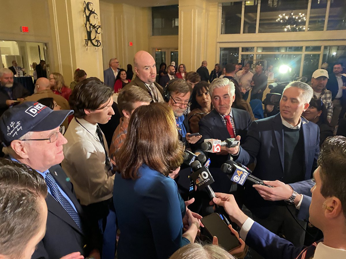 Some scrum action! 

Diehl campaign manager Amanda Orlando hammers home messaging about the impact of the economy &amp; gas prices on midterm voters <a href="/GBHNews/">GBH News</a> 

Energy is rising, Michael Jackson pumping through the speakers 🔊

30 mins til polls close