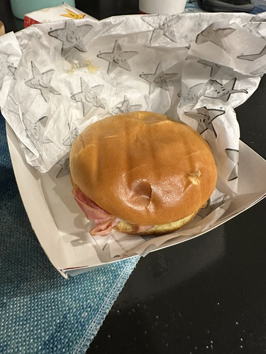 jmalone327's tweet photo. Yo @Hardees, this is some BS. https://t.co/CrWrOerGXX