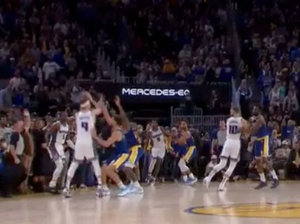 barstoolsports's tweet photo. NBA Officials Will Not Stop Screwing The Kings, This Time They Bail Out Klay Thompson On What Appeared To Be A Potential Game-Tying Foul At The Buzzer https://t.co/OPO4I5wSzx https://t.co/bwv9xmdsns