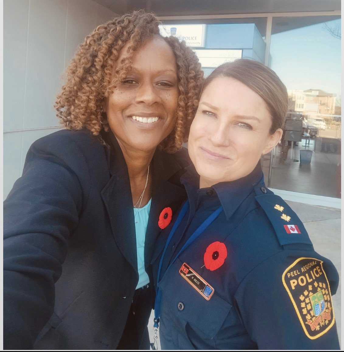 DeputyHiltz's tweet photo. Jackie sighting today at Peel Police #22Division #PRPSRP - Brampton. So great to connect! @epresident6th @ABLE_org #sistersinlaw https://t.co/ezKbndgIxf
