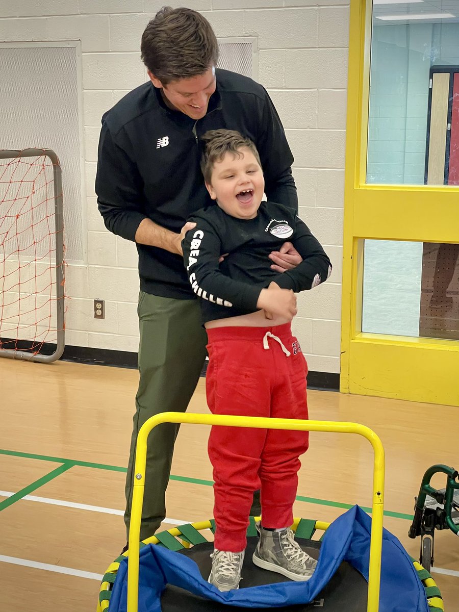 MsKaraFitz's tweet photo. We are so lucky to have teachers @StTeresasSchoo1, who not only take the time to build relationships, but also go the extra mile to help make the impossible possible 💫 https://t.co/SK9xFHmrab