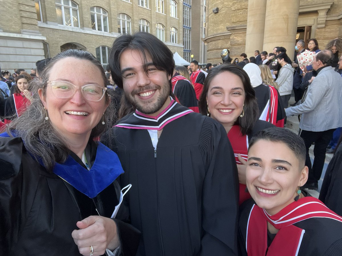 CarolynLCummins's tweet photo. @UofTPharmacy We had a great day celebrating all the #PharmSci grads! A few photos of grads from @PardeeLab @KelleyLabs @cumminslab and Uetrecht lab! https://t.co/UPYTWaWQVy