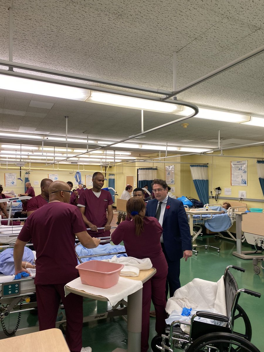 BDrainvilleQc's tweet image. L’école des métiers des Faubourgs-de-Montréal: +grand centre de formation professionnelle au Qc!

Forme étudiants en santé (préposés/infirmières auxi..) mode/beauté, horticulture.

Faut valoriser la formation prof., les métiers💪🧑‍🏭.

Merci à école &amp;amp; @cssdemontreal pour accueil😊.