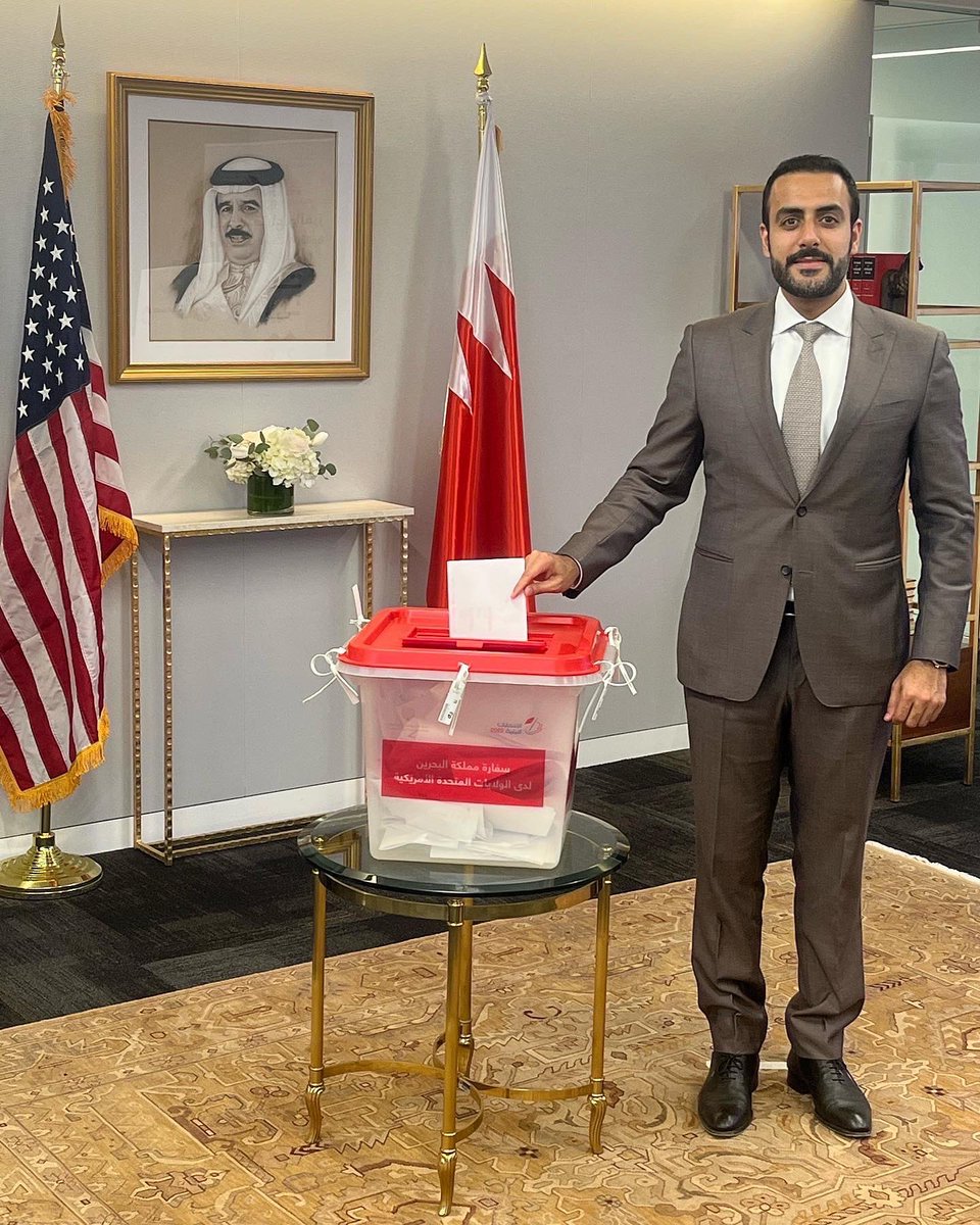 BahrainEmbDC's tweet photo. Bahraini 🇧🇭 citizens casting their vote at the Embassy of the Kingdom of Bahrain, Washington D.C. 

#انتخابات_البحرين #انتخابات2022 #الانتخابات_النيابية #البحرين #نصوت_للبحرين https://t.co/EZrJdwpMCy