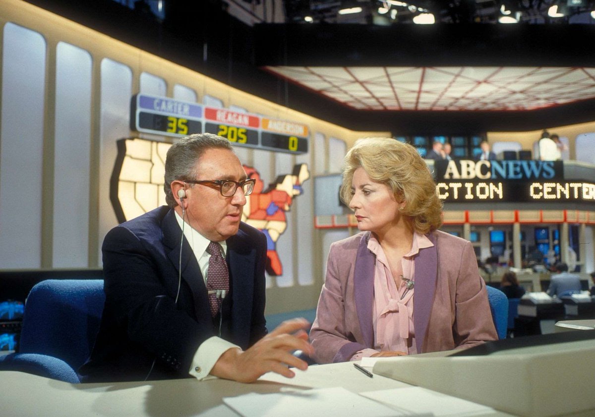 Election night '80 on ABC with former US Secretary of State Henry Kissinger & newswoman Barbara Walters! Is that the blurry visage of David Brinkley in the middle, up there in the balcony? #ElectionNight #Election2022 #ElectionDay2022 #ElectionDay #Vote #Midterms