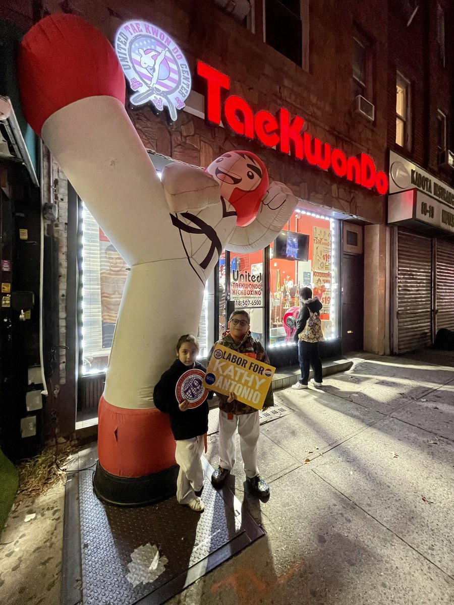 ABAD_LaBoReR's tweet image. STILL TIME LEFT TO GO VOTE FOR KATHY HOCHUL!!!! #local79