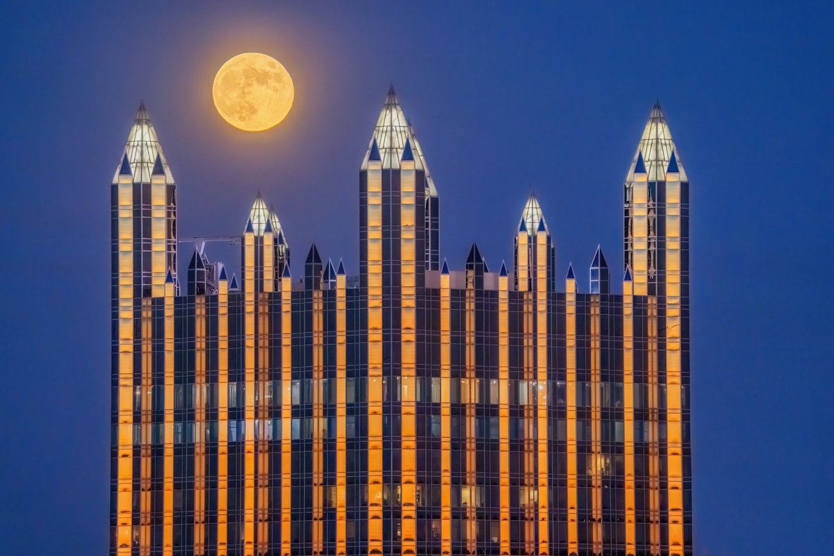 DaveDiCello's tweet photo. I've seen a LOT of different views of #Pittsburgh. But before 2 hours ago, I had never seen this one. An amazingly kind couple saw me running down Grandview, trying to capture the moon between the houses and invited me to capture the view from their home. And what a view it is. https://t.co/bQxNbhNHuB